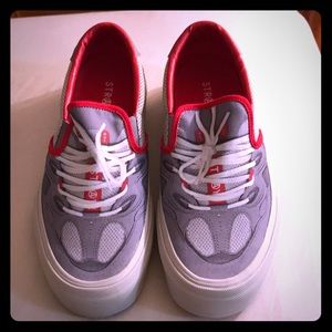Shoes brand new strays brand